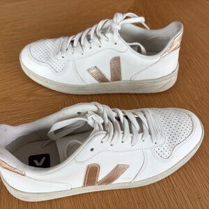 Veja V10 White Sneakers with Rose Gold Accents - Women 9 - excellent condition